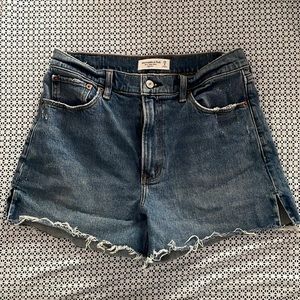 Abercrombie & Fitch 4” Mom Short High Rise